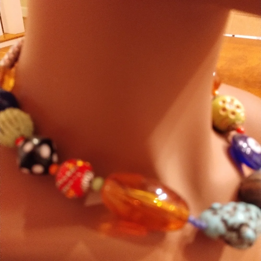 SAVE Pre-Owned Costume Multicolored Beaded Necklace - Picture 8 of 8